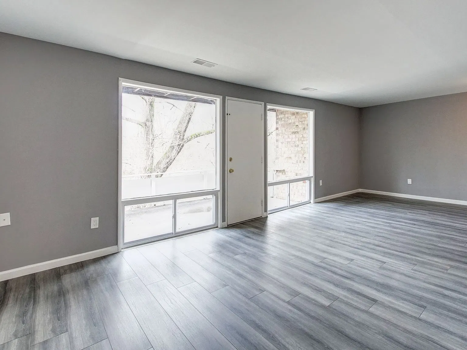 582 Wilson Bridge Dr — Photo 2