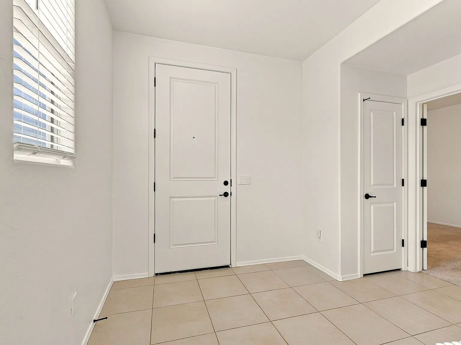 4 bed, 2.5 bath, 2212 sqft, $2,200 — Photo 2