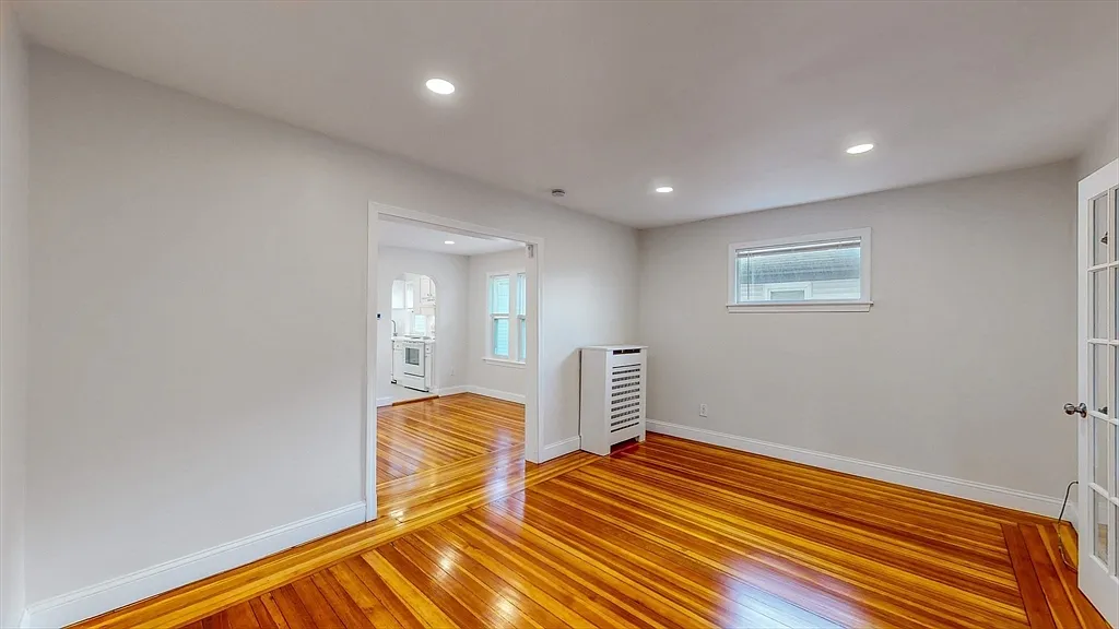 2 bed, 1.0 bath, 1222 sqft, $3,200 — Photo 3