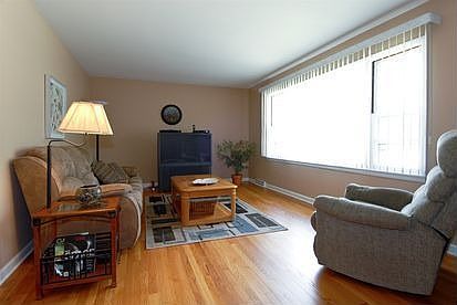 2nd image of 318 Hillside Pl