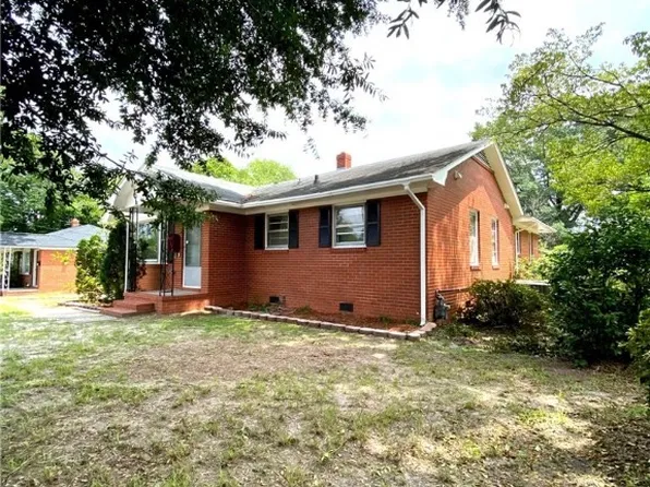 1863 Broadell Dr, Fayetteville, NC 28301