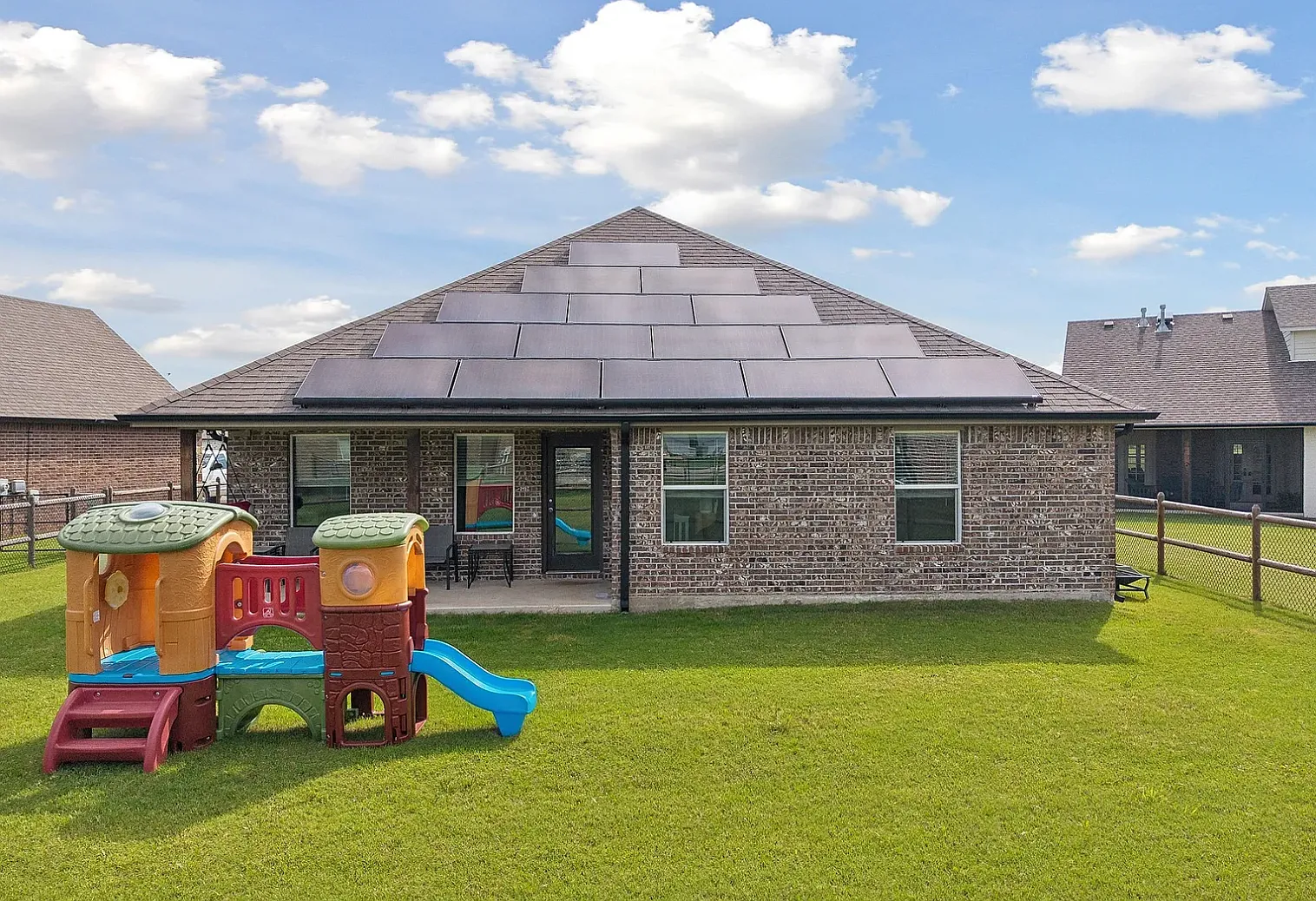 4 bed, 2063 sqft, $2,400 — Photo 3