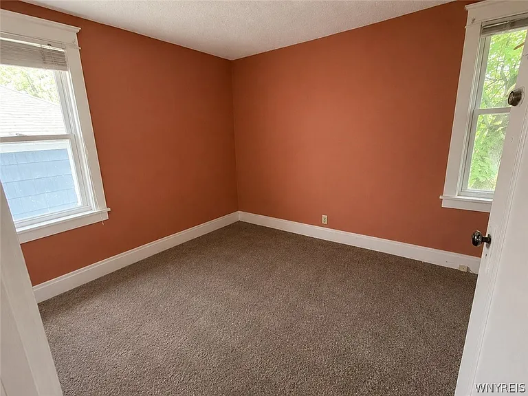 147 W Winspear Ave #N — Photo 4