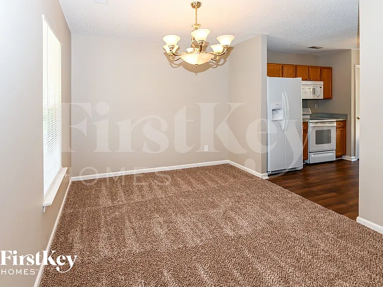 8121 Chatham Oaks Dr — Photo 4