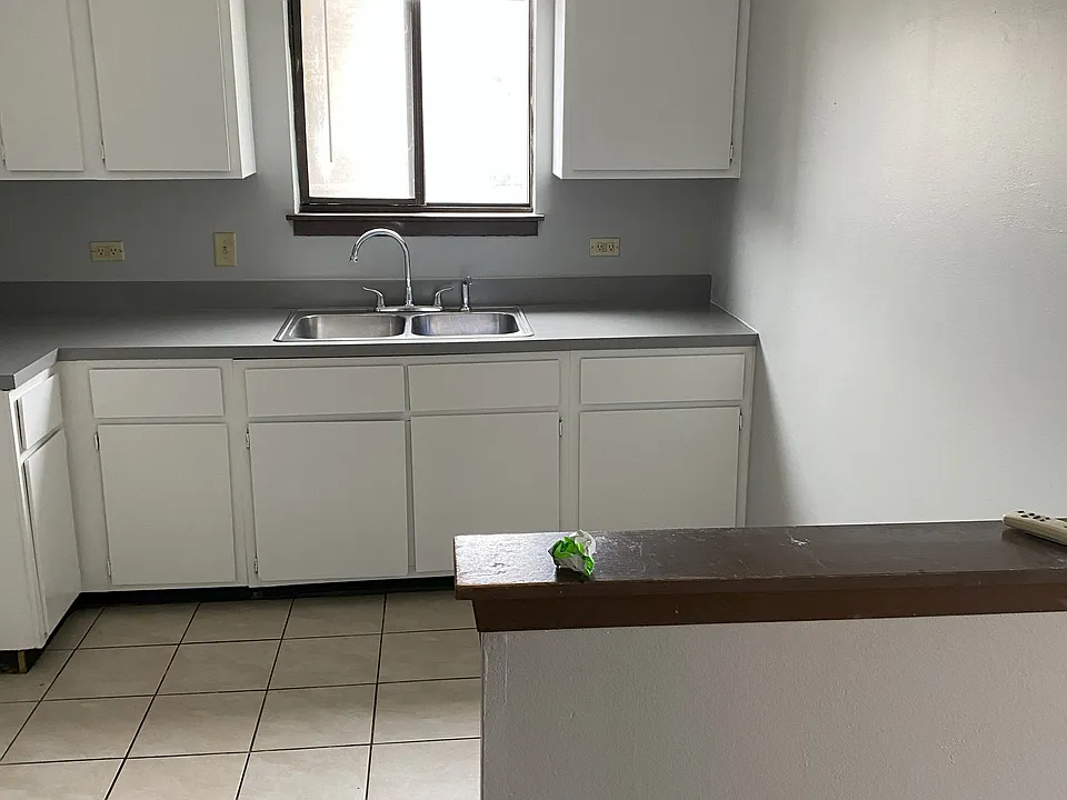 236 S Yates Ave #3S