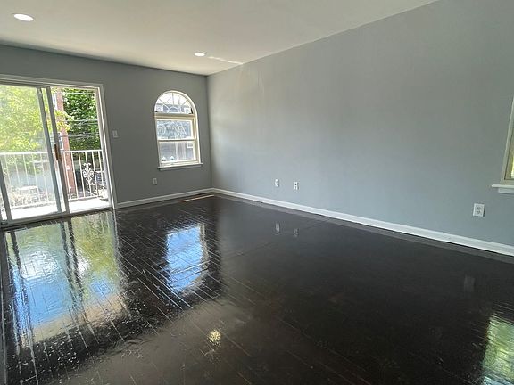 5th image of 222 Fulton Ave APT 1