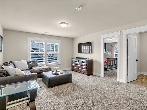 2nd image of 128 Summer Oak Ln