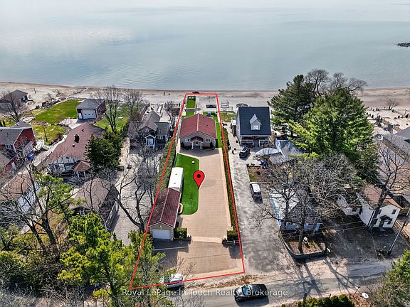 3rd image of 32 Tiny Beaches Rd S