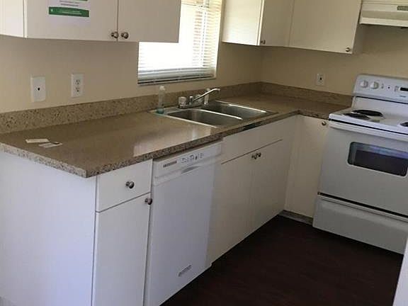 3rd image of 5019 Leonard Blvd S