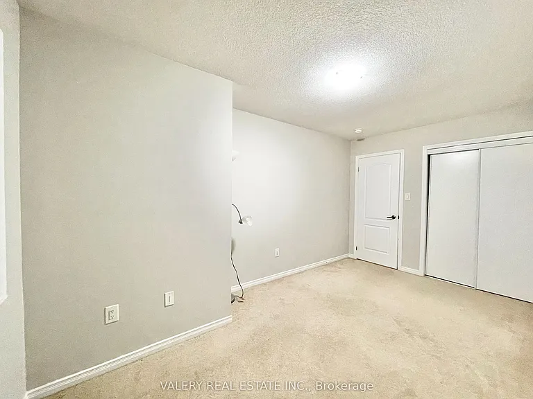 147 Baffin Cres #1 — Photo 23