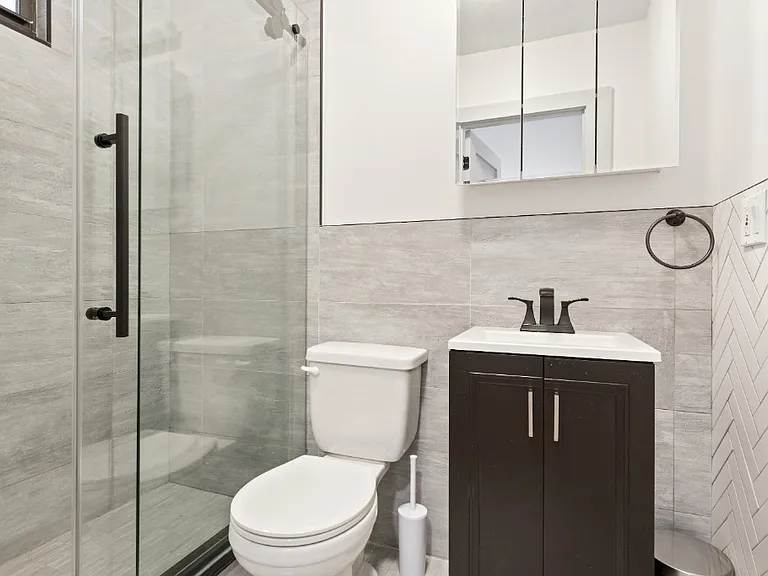 68 N 8th St #2LR — Photo 6