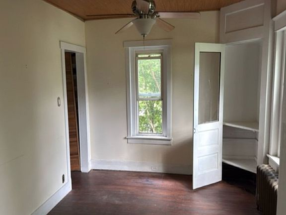 3rd image of 647 Convent Rd