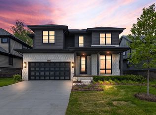 54870 Camden Ct, Utica, MI 48316