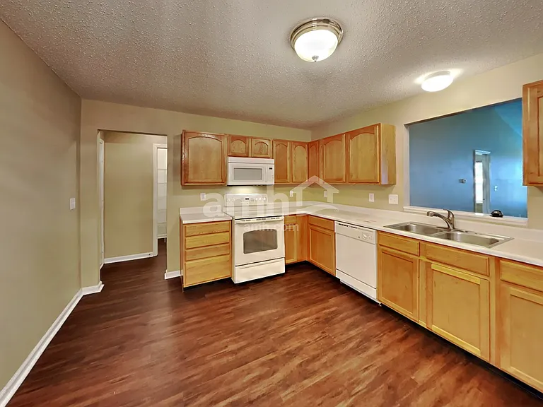 9734 Thomas Ln — Photo 3