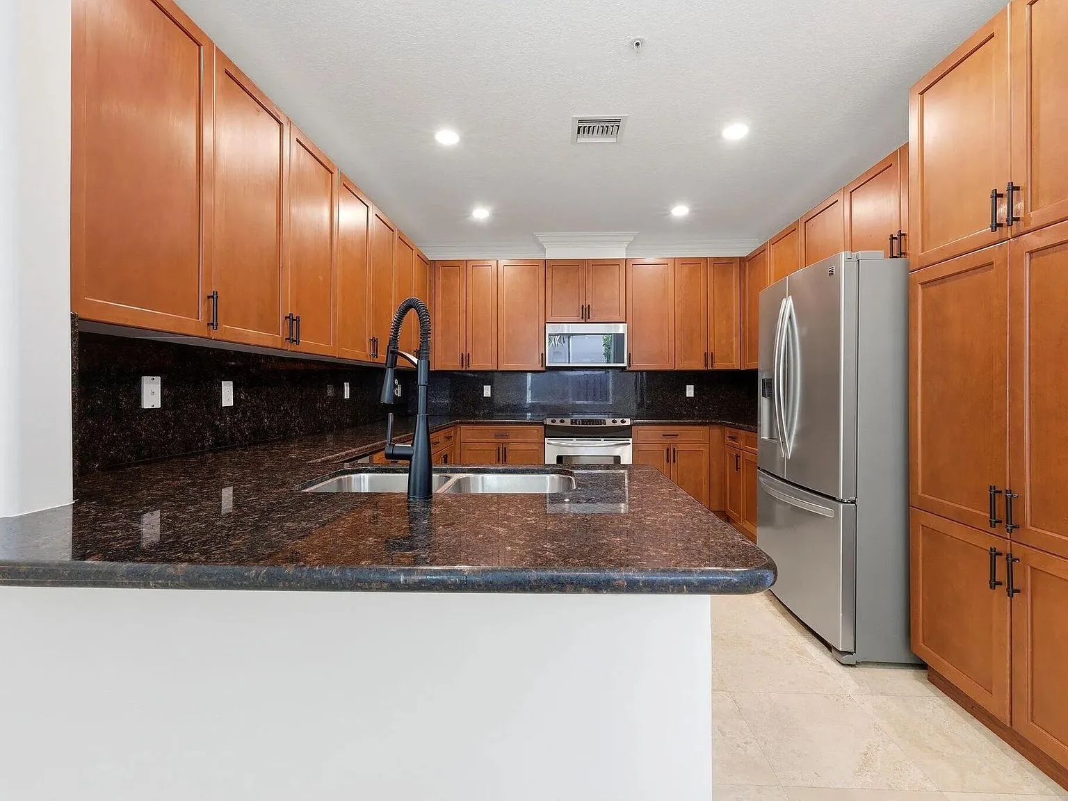 4 bed, 4.0 bath, 3088 sqft, $6,450 — Photo 4