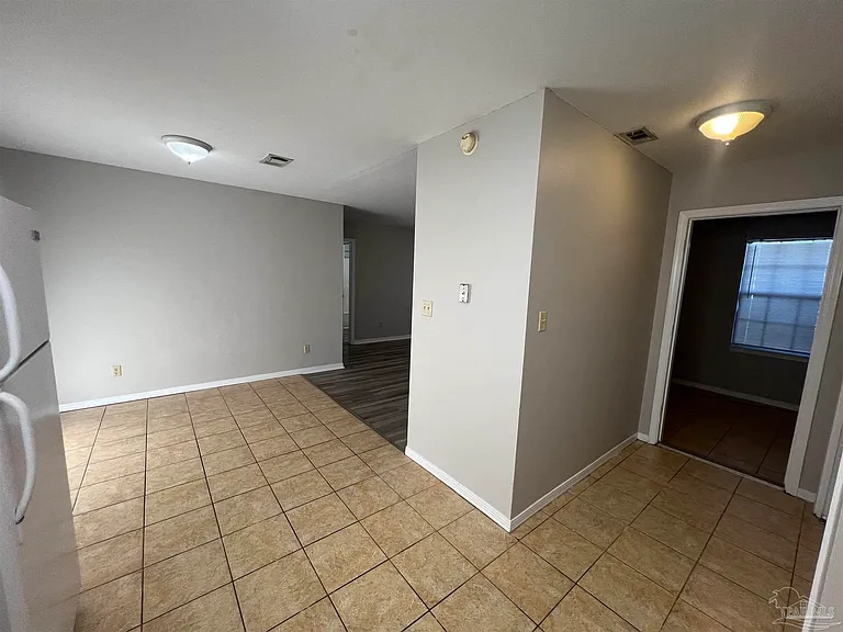 842 Amberway Dr — Photo 7