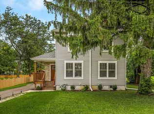 155 N Pleasant Rd, Lake Zurich, IL 60047