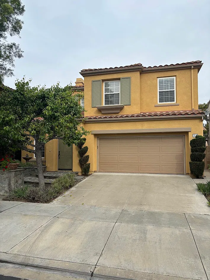 4 bed, 2116 sqft, $5,280 — Photo 1