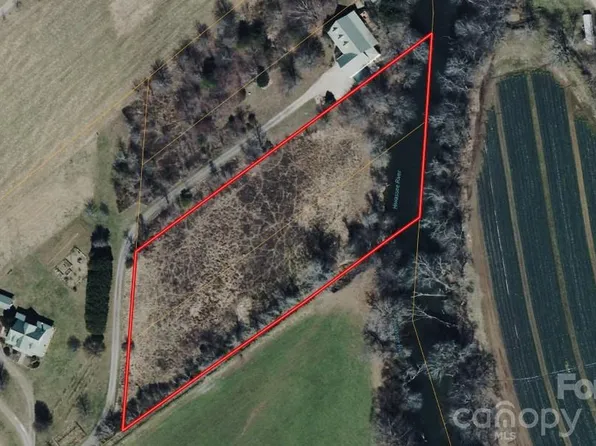 200 Tall Pine Way, Hayesville, NC 28904