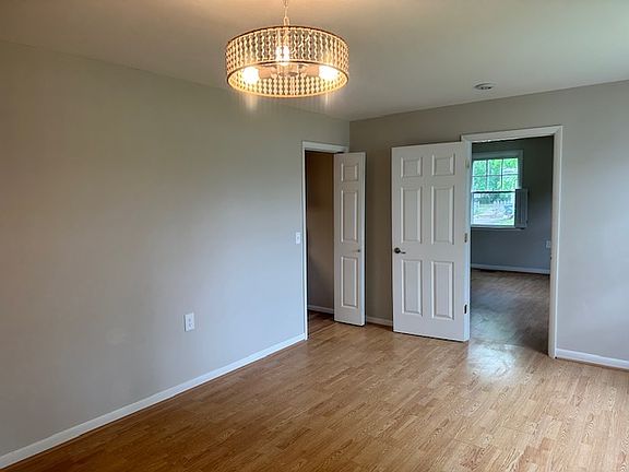 5th image of 1500 Hadley Ave