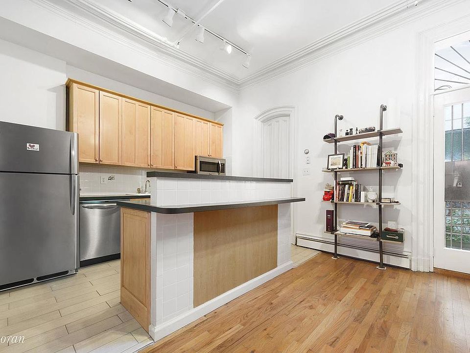 2nd image of 43 Park Pl #2