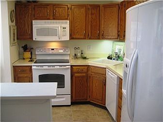 Updated Kitchen w/New Appliances