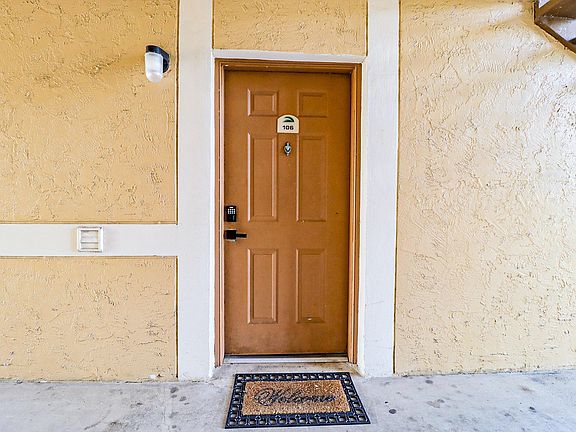 4th image of 450 Palm Circle #106