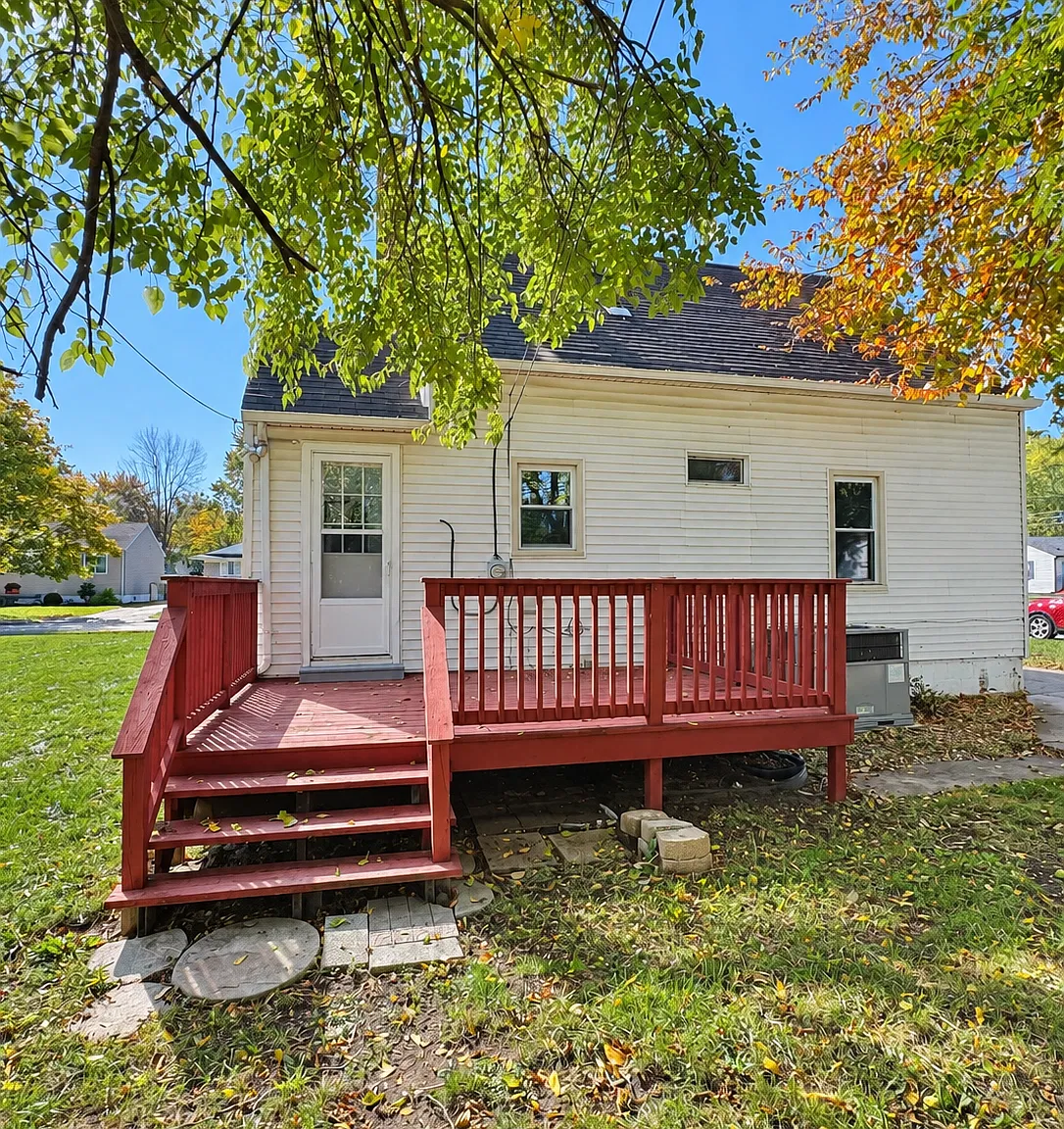 3 bed, 913 sqft, $1,549 — Photo 3
