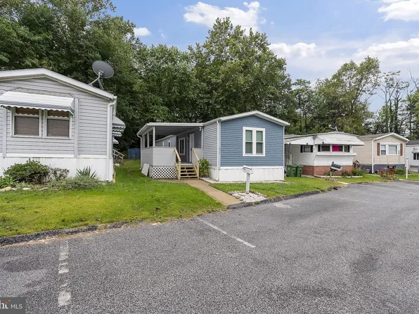 635 Sunset Strip, Brooklyn, MD 21225