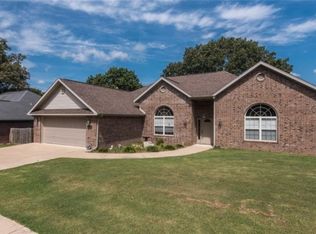 306 Meadows Ct, Pea Ridge, AR 72751