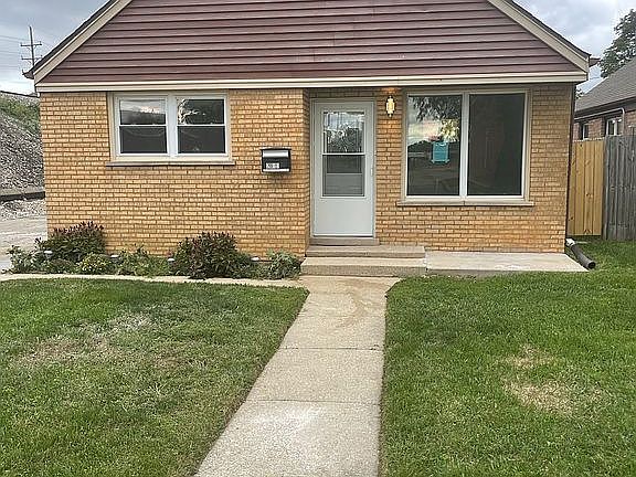 2nd image of 2817 Oak St