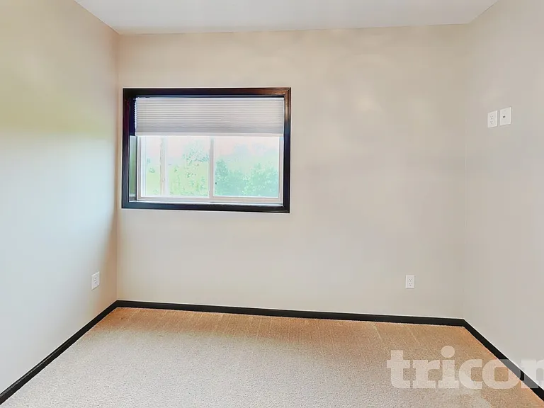 1341 Meadow Ln — Photo 10