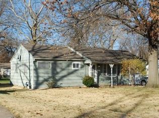 7424 Maple Ln, Overland Park, KS 66204