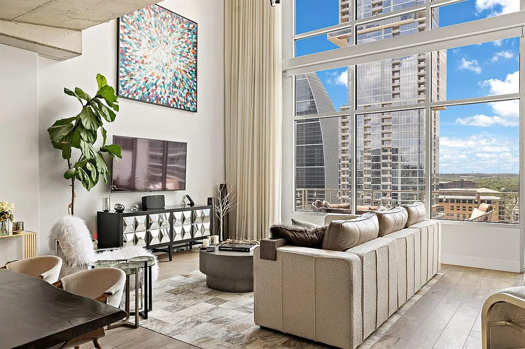 2 bed, 2.0 bath, 2215 sqft, $9,000 — Photo 3
