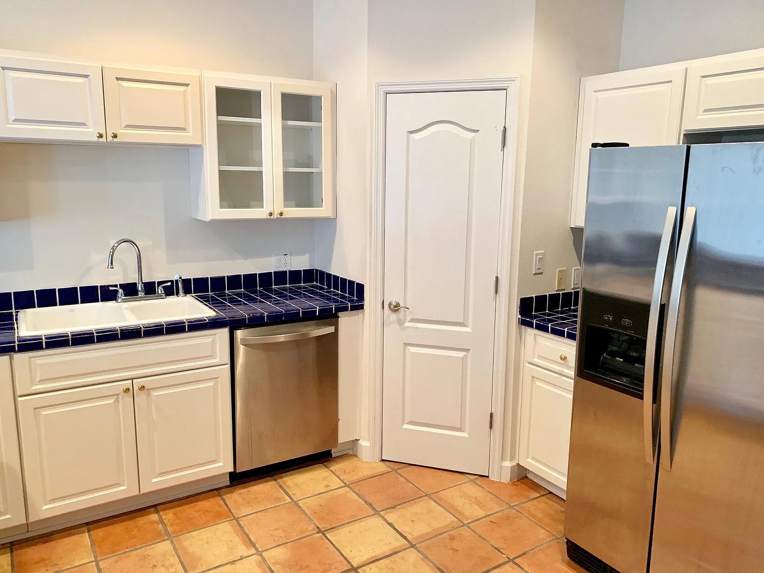 3 bed, 2.5 bath, 1987 sqft, $2,600 — Photo 4