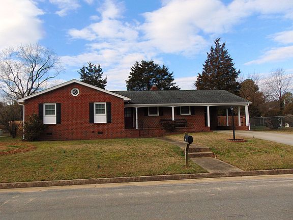 2nd image of 914 Lakewood Dr