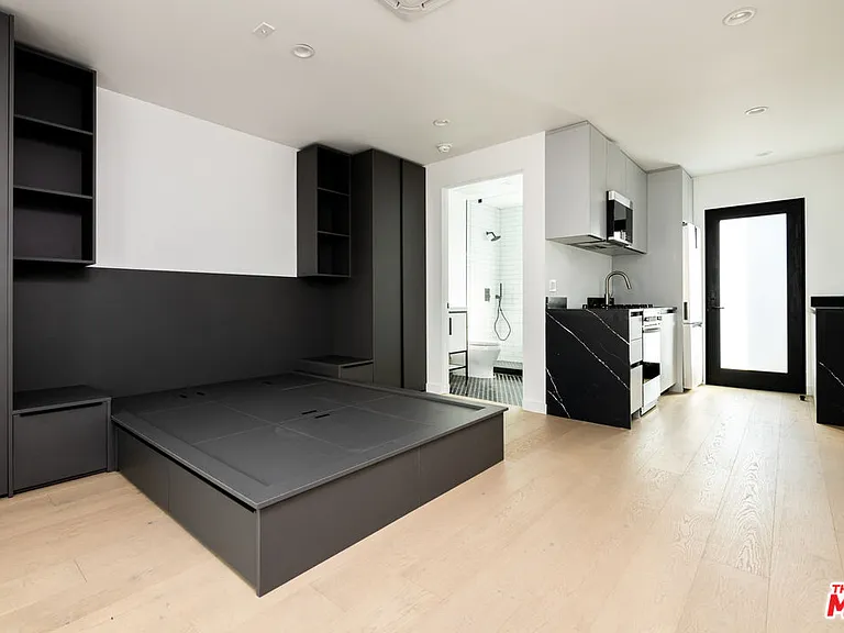 1325 Cabrillo Ave #11 — Photo 1