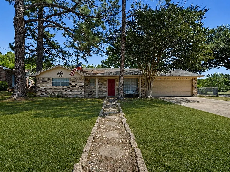 2015 Lee St