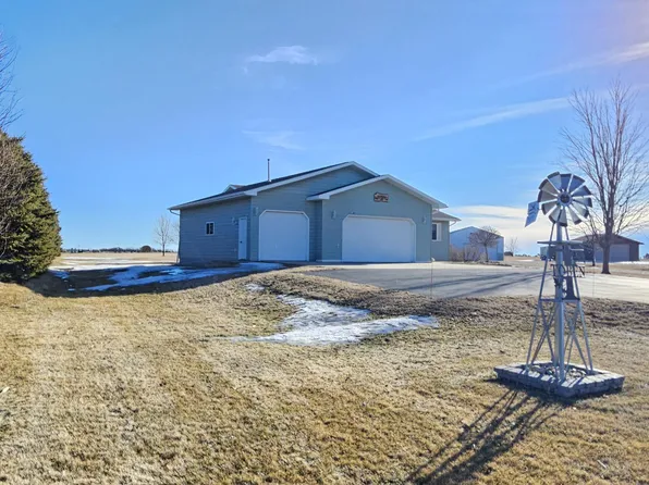 2406 S Serenity Dr, Watertown, SD 57201