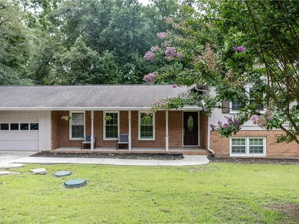 5382 Rockwood Ct, Stone Mountain, GA 30087