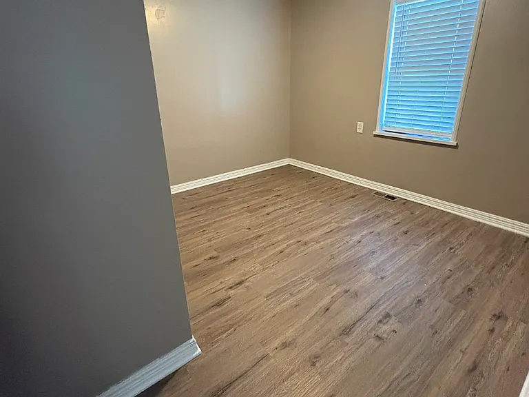 557 Prospect St — Photo 7