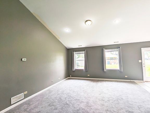 5th image of 568 Manor Pl