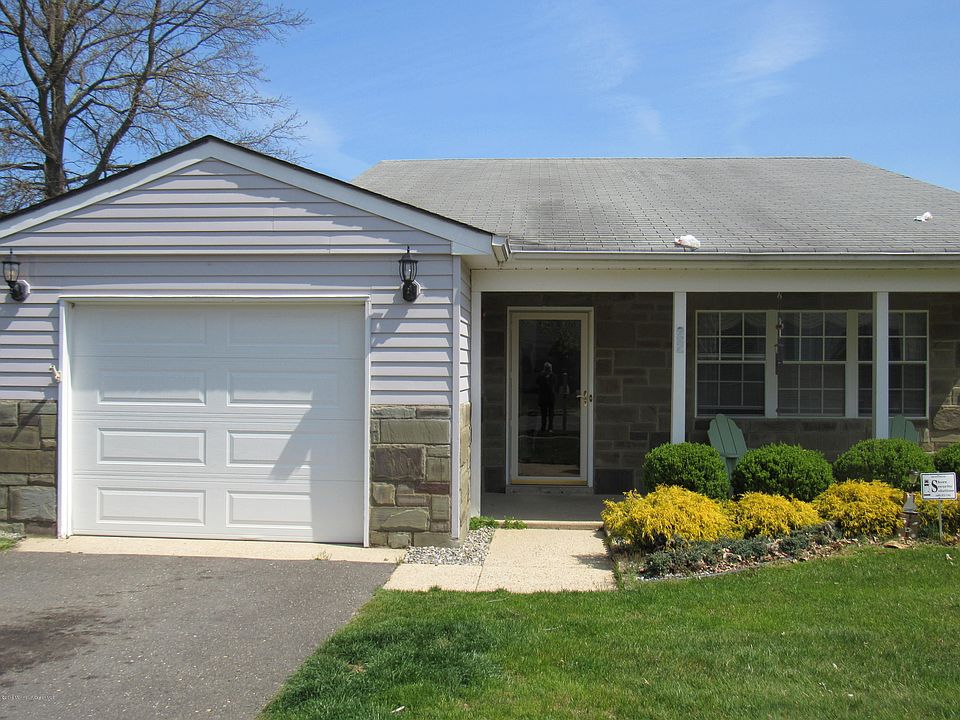 1st image of 22 Buckingham Drive N