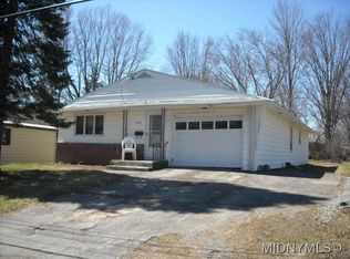 5645 Mapleton Dr, Utica, NY 13502