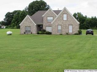 1057 Misty Valley Rd, Lake Cormorant, MS 38641