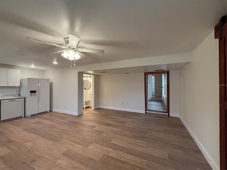912 Lake Jessie Dr #B — Photo 4