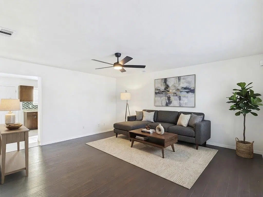 3 bed, 1604 sqft, $2,295 — Photo 4