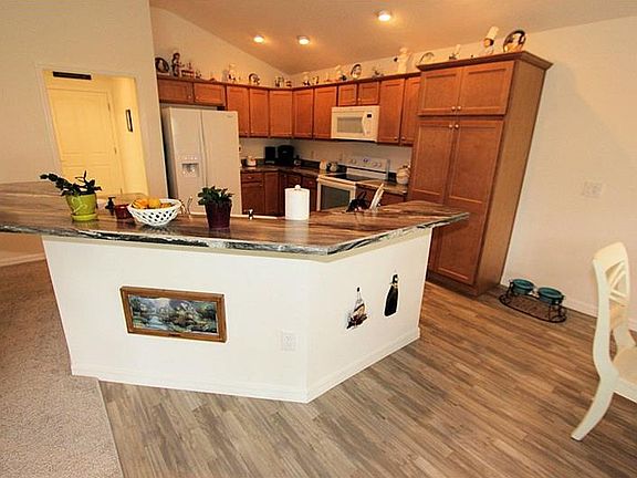 4th image of 3715 Waterlily Ave