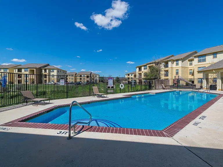 Mission Del Rio Apartment Homes — Photo 9