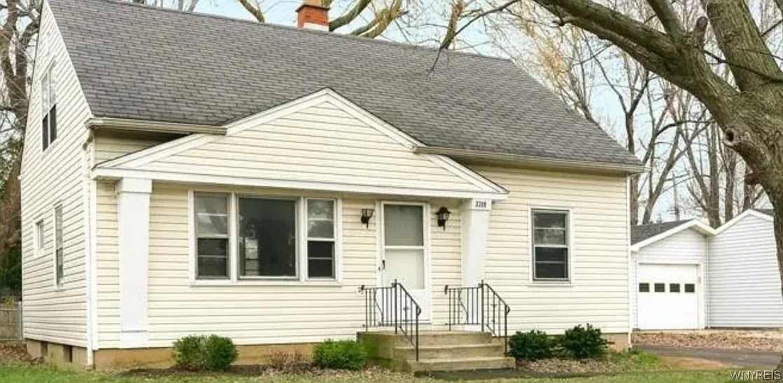 3 bed, 1.5 bath, 1487 sqft, $2,300 — Photo 1